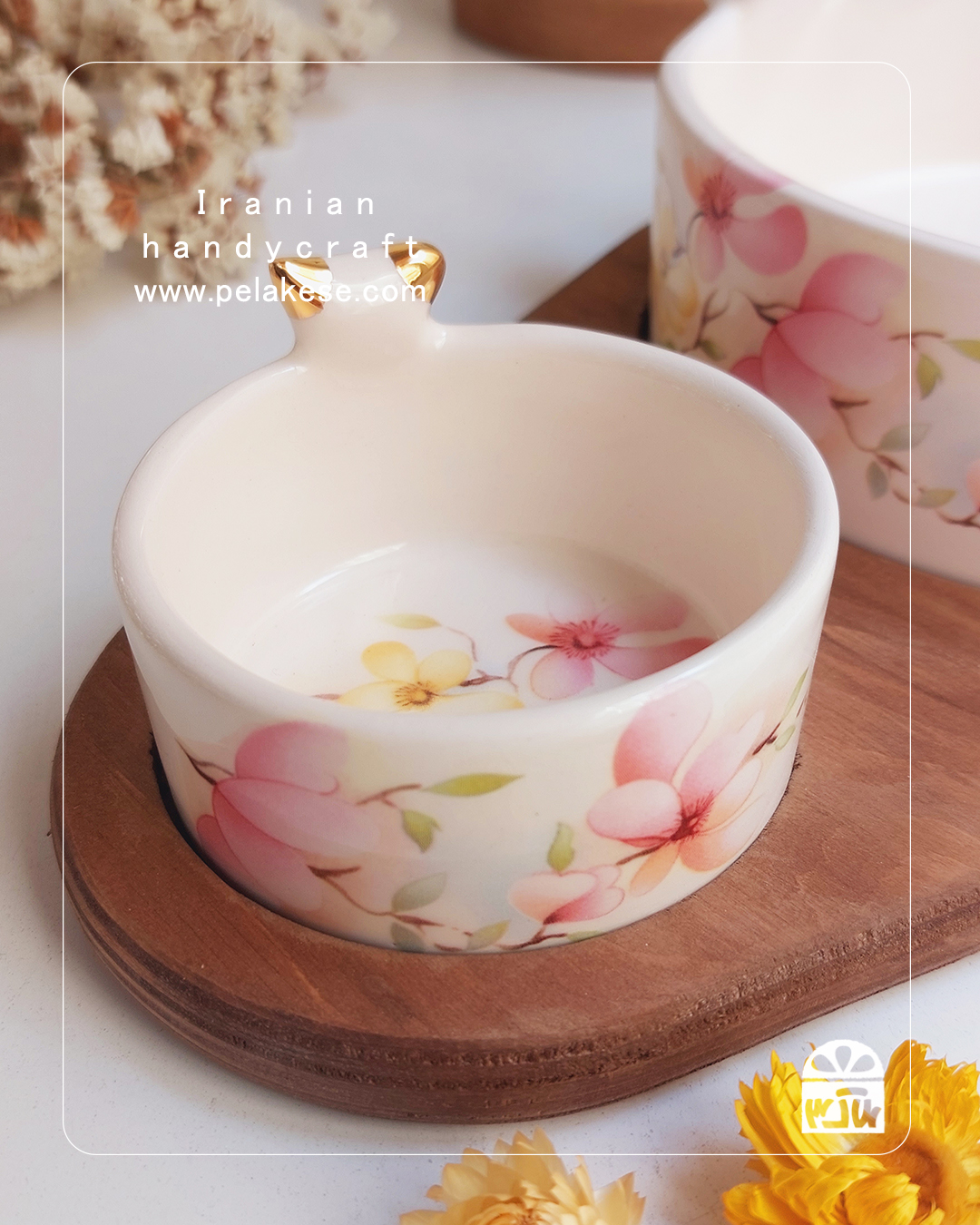 ست پذیرایی گل‌گلی سرامیکی با سینی چوبی | سرو چیپس، ماست و سالاد