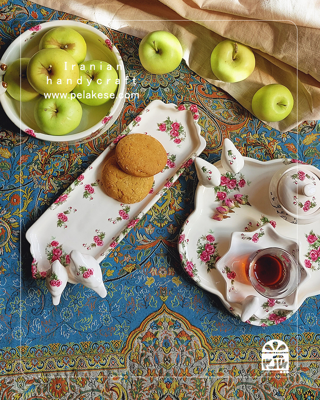 چای عصرانه با استکان کمرباریک گلسرخی و سیب‌های باغ منیژه‌خانم