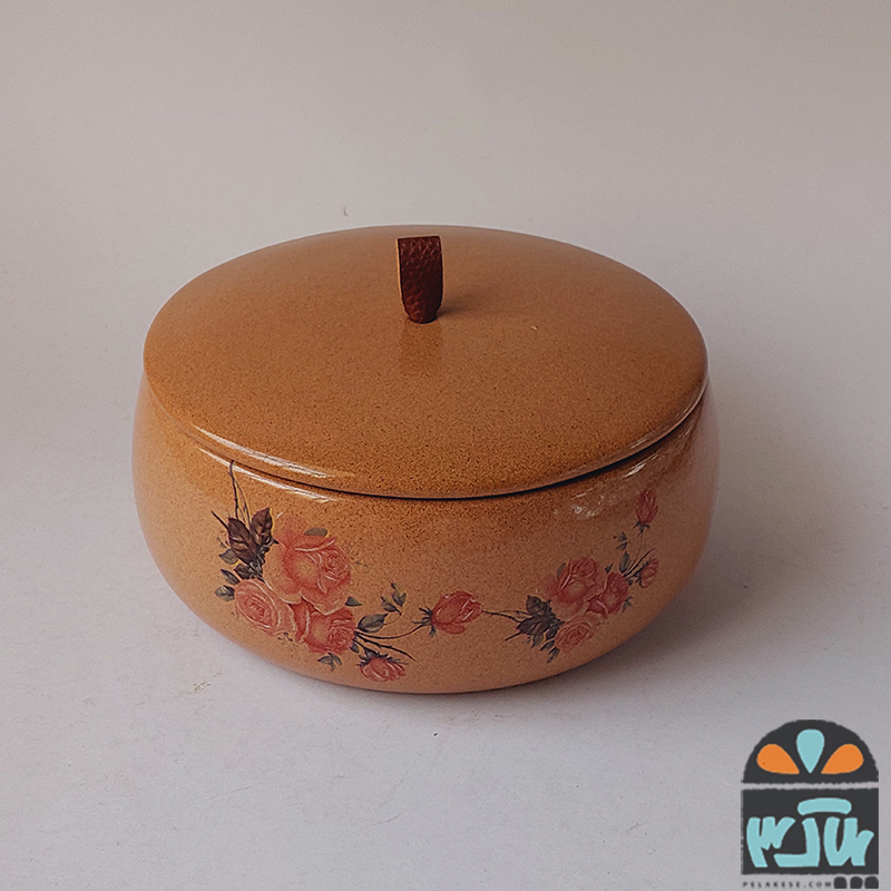 شکلات خوری گلی در کویر