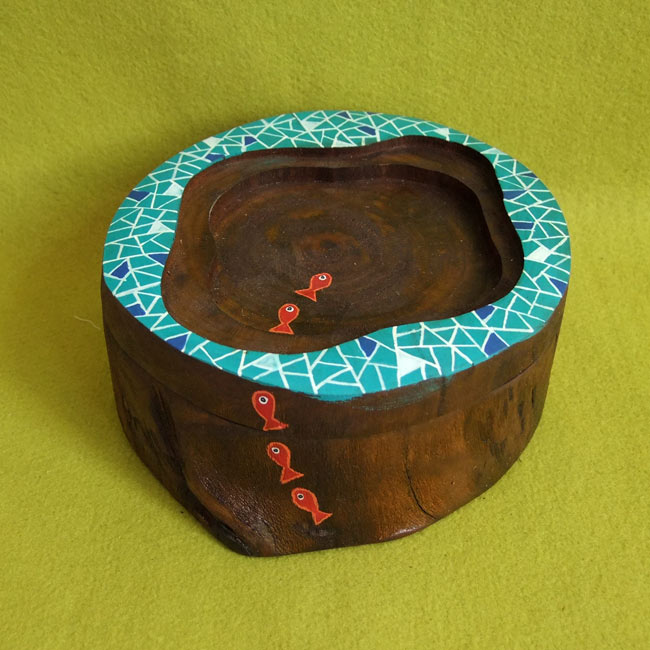 ظرف چوبی ماهی و برکه