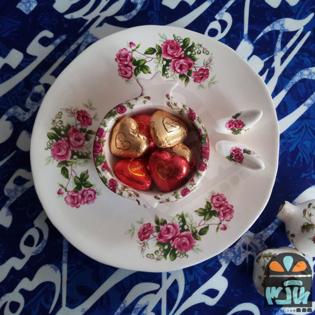 بشقاب گل سرخی گرد