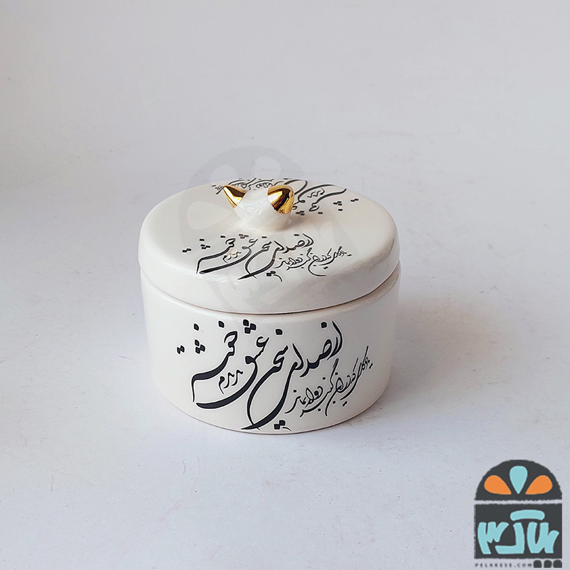 شکلات خوری سخن عشق