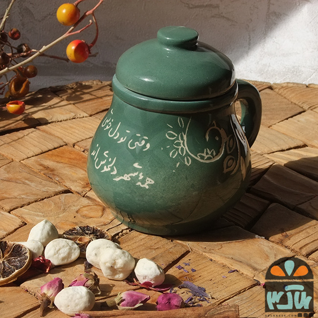 لیوان دمنوش همیشه سبز